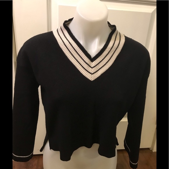 Black/White V-neckline Sweater and Skirt Knit Set - Picture 3 of 13